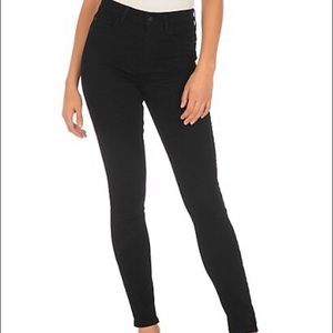 NEVER WORN Guess black jegging.